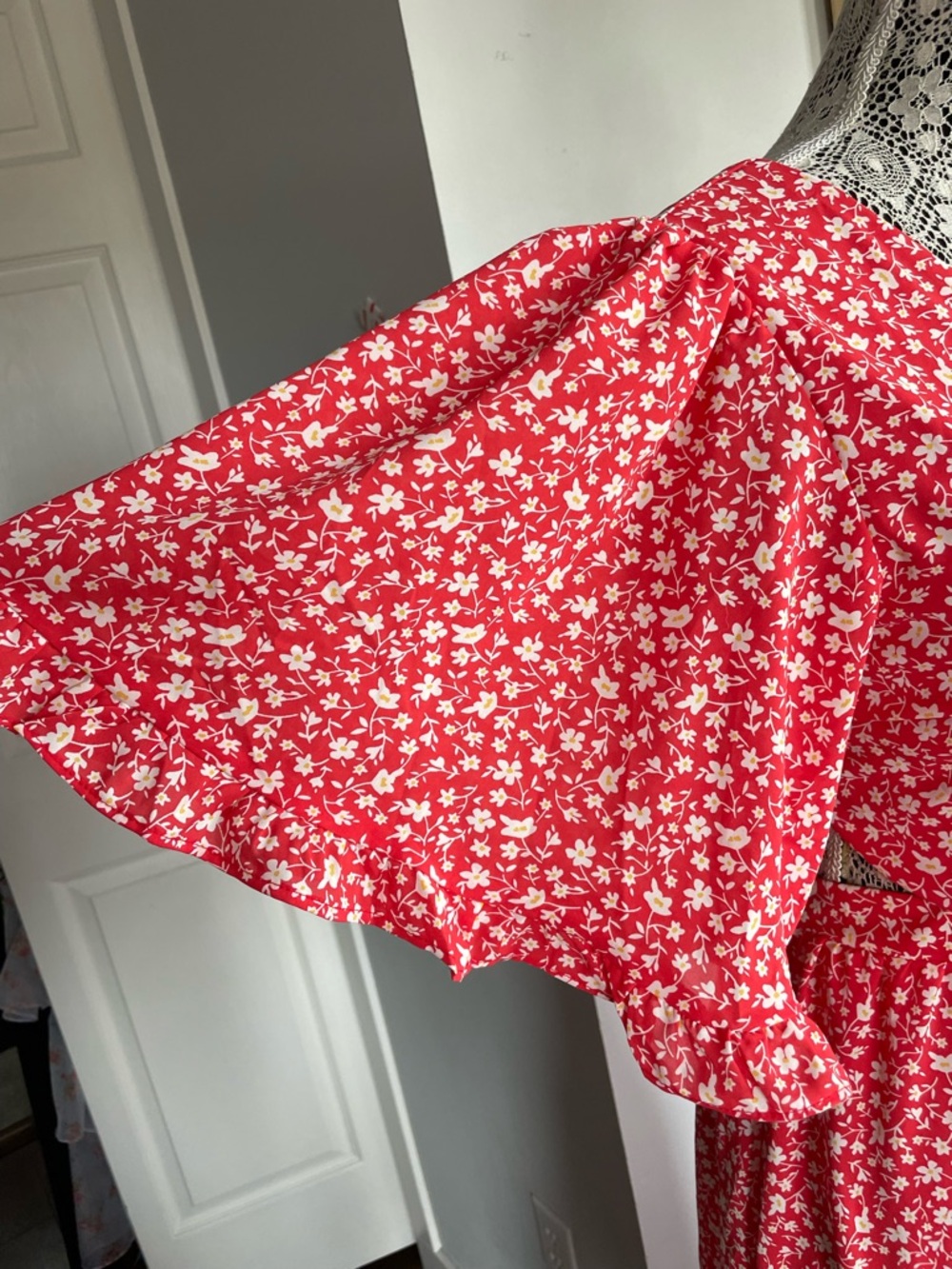 NWT Large She + Sky Tiered Tie Back Red Floral Flutter Sleeve Midi Dress - Picture 5 of 9